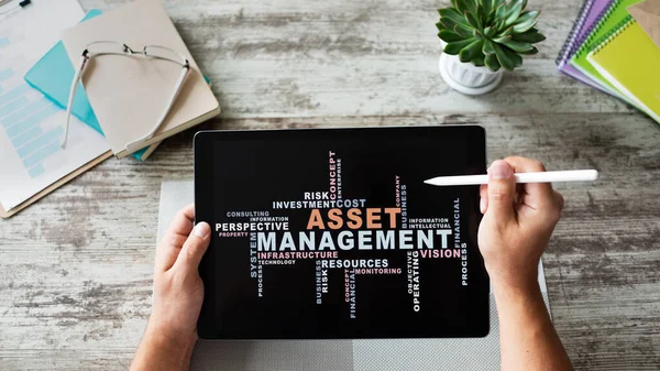 Asset Management Wörter Wolke auf dem Bildschirm. Finanz- und Geschäftskonzept — Stockfoto