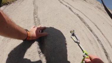 Yavaş Hareket POV Teknik Su Damlalarına Tırmanma Çalışır ve Hızlı Çekiliş