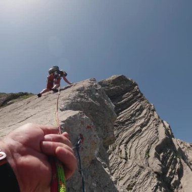 Yavaş Hareket Yönetmeni Keskin Alp Uçurumuna Tırmanır
