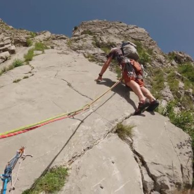 Dağlarda Yavaş Hareket Macera Spor Güvenliği ve Takım Çalışması