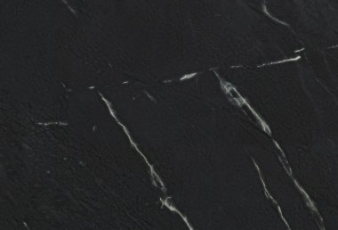 Zarif doğal damarları olan zarif siyah mermer arka plan, lüks markalaşma, minimalist tasarım, mimari sunumlar, ürün modellemeleri ve üst düzey görsel kompozisyonlar için ideal..