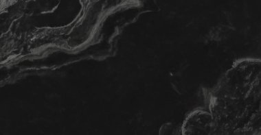 Zarif doğal damarları olan zarif siyah mermer arka plan, lüks markalaşma, minimalist tasarım, mimari sunumlar, ürün modellemeleri ve üst düzey görsel kompozisyonlar için ideal..