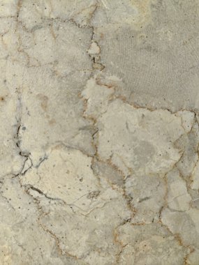 Yumuşak, yıpranmış taş bir yüzeye yakın çekim, ince tahıl, doğal benekler, ve bej ve açık kahverengi yumuşak tonlarda varyasyonlar, sakin, dünyevi ve minimalist estetik çağrıştıran.