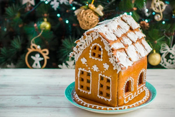 Weihnachten Lebkuchenhaus Mit Glasur Auf Holztisch Vor Dem Hintergrund Des — Stockfoto