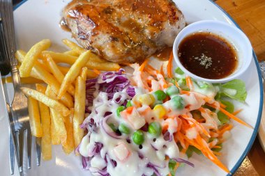 Karabiberde domuz kemikleri