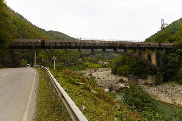 Krásný Akvadukt Nad Horskou Řekou Chorokh Adjara Georgia — Stock fotografie