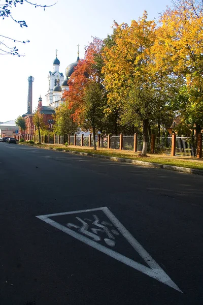 Segnavia Stradali Costruzione Della Bellissima Cattedrale Dell Epifania Noginsk Regione — Foto Stock