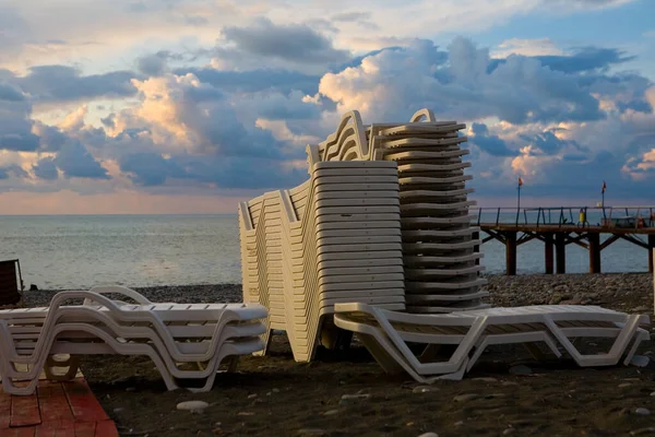 Las Tumbonas Están Apiladas Orilla Del Mar Noche Batumi — Foto de Stock