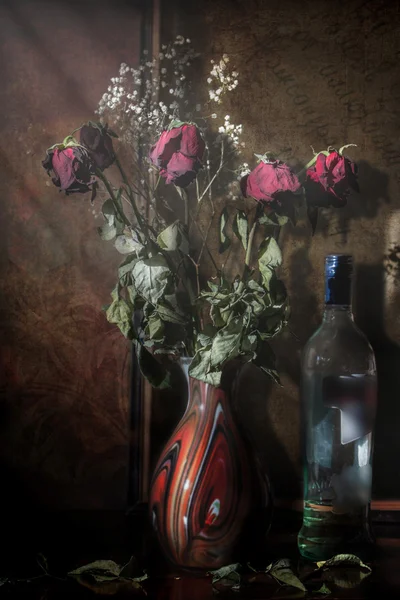 Bukiet zwiędłe róże — Zdjęcie stockowe