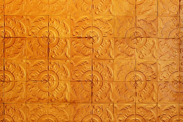 eski döşeli duvarlar