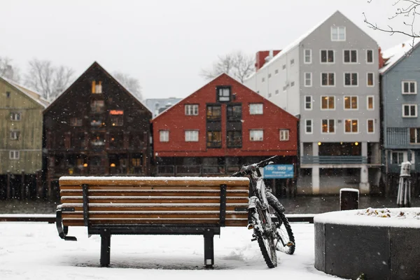 Bankta eğimli Bisiklet