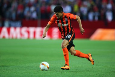 Sevilla, İspanya - 5 Mayıs: Taison, 5 Mayıs 2016, Ramon Sanchez Pizjuan, İspanya Fc Shakhtar Donetsk - Sevilla Fc arasında oynanan Uefa Avrupa Ligi ikinci ayak yarı final maçında top ile koşuyor