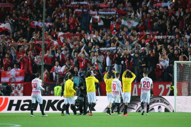 Sevilla, İspanya - 5 Mayıs: Fc Shakhtar Donetsk - Sevilla Fc, 5 Mayıs 2016, Ramon Sanchez Pizjuan, İspanya arasında oynanan Uefa Avrupa Ligi ikinci ayak yarı final maçında stadyumun panoramik manzarası çizgisinde kalan takımlar