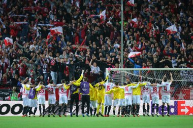 Sevilla, İspanya - 5 Mayıs: Fc Shakhtar Donetsk - Sevilla Fc, 5 Mayıs 2016, Ramon Sanchez Pizjuan, İspanya arasında oynanan Uefa Avrupa Ligi ikinci ayak yarı final maçında stadyumun panoramik manzarası çizgisinde kalan takımlar