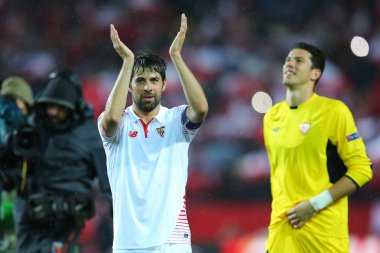 Sevilla, İspanya - 5 Mayıs: Fc Shakhtar Donetsk - Sevilla Fc, 5 Mayıs 2016, Ramon Sanchez Pizjuan, İspanya arasında oynanan Uefa Avrupa Ligi ikinci ayak yarı final maçında stadyumun panoramik manzarası çizgisinde kalan takımlar