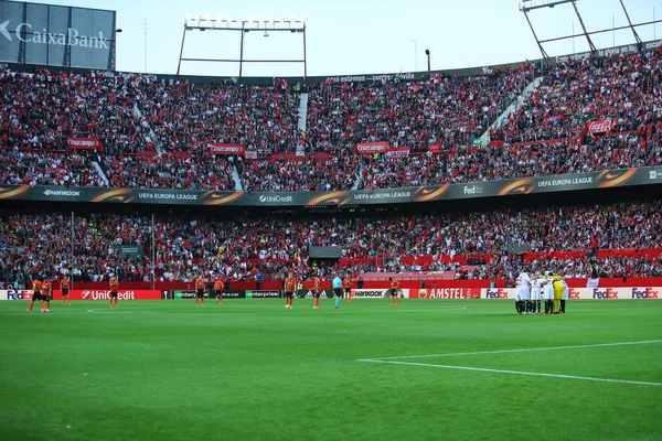 Sevilla, İspanya - 5 Mayıs: Her iki takım da Uefa Avrupa Ligi ikinci ayak yarı final maçında Fc Shakhtar Donetsk - Sevilla Fc, 5 Mayıs 2016, Ramon Sanchez Pizjuan, İspanya