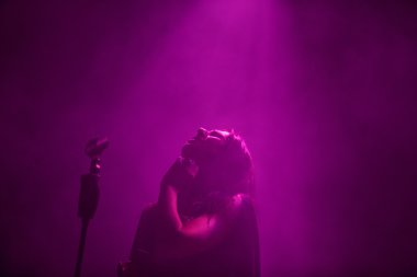 Ünlü Ukraynalı şarkıcı Jamala gözleri kapalı onu yeni albümü 