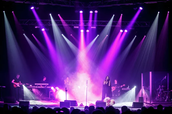 De beroemde Oekraïense zangeres Jamala gaf een concert presenteren haar nieuwe album "Podykh" (adem) — Stockfoto