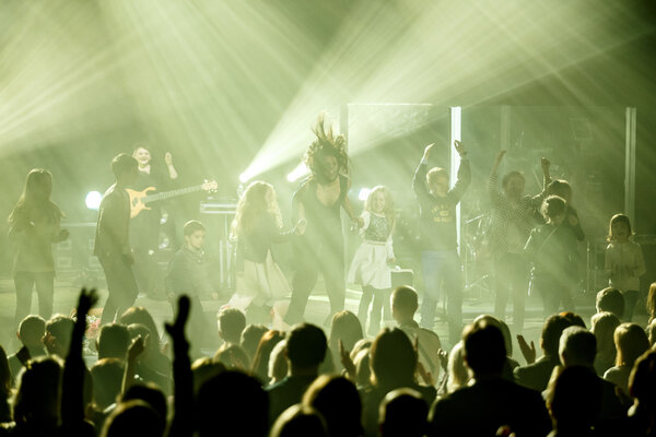 The famous Ukrainian singer Jamala dances with kids