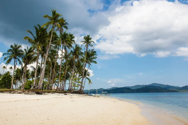 Isola tropicale - Malapacao Island, El-Nido, Palawan, Filippine — Foto Stock
