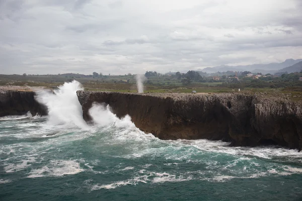 Ondas enormes, fontes e buffones, Espanha — Fotografia de Stock