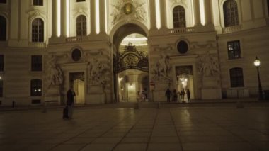 Geceleri Viyana 'daki Hofburg İmparatorluk Sarayı' nda. Avusturya