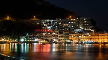 Karadağ 'da gece Rafailovici plajı