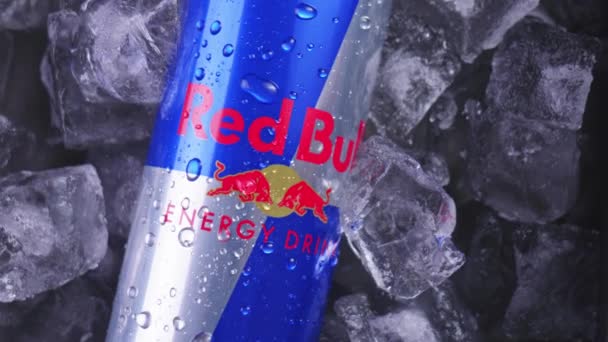 Minsk Belarus janeiro 2021. Energia bebida vermelho bul close-up — Vídeo de Stock