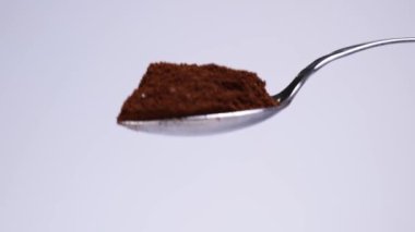 Hazır kahveyle kaşık yakın plan.