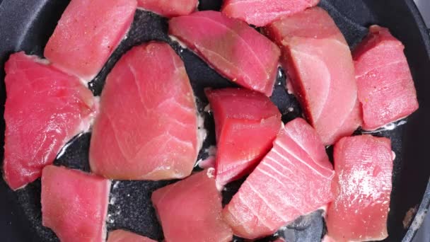 Cooking fresh tuna steaks close-up timelapse — Stock Video