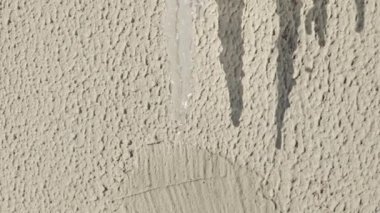 Hasta eriyen buz saçağı yavaş çekim