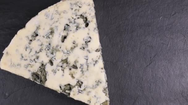 Italiano formaggio blu gira primo piano — Video Stock
