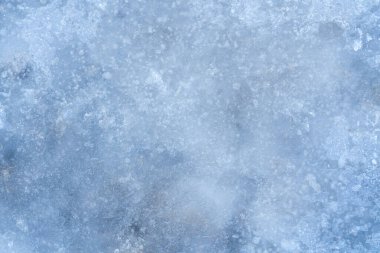 Gölde kışın buz kabuğu dokusu