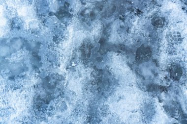 Gölde kışın buz kabuğu dokusu