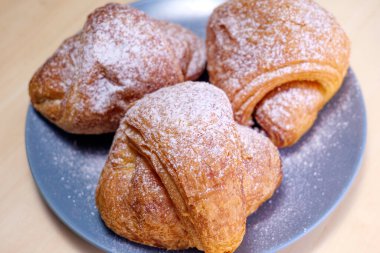 Taze pişmiş yiyecekler yakın plan. Şekerli çörekler