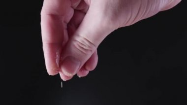 Yakın çekim el tuzu tabağı hareketle kaplanmış.