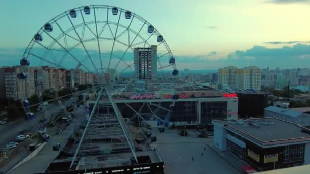 Oufa, Bachkortostan, Russie - Juillet 2021. Vue de la rue Mendeleev depuis la hauteur du laps de temps — Video