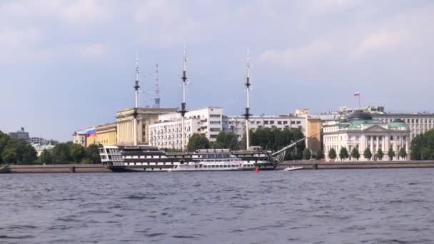 Russia, St. Petersburg June 2021: View from the Neva to the sailing ship — Stock Video