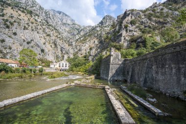 Eski Kotor kalesinin etrafında. Karadağ