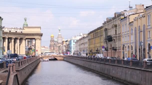 ロシアだ。2021年7月サンクトペテルブルク。血を流された救い主の教会の眺め — ストック動画