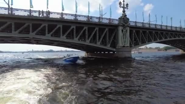 Rosja. Sankt Petersburg lipiec 2021 r. Widok na Troitsky metalu — Wideo stockowe
