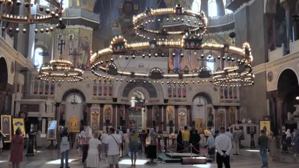 ST. SAINT PETERSBURG, RUSSIA - JULY 2021.圣尼古拉斯大教堂从内部在克朗施塔特 — 图库视频影像