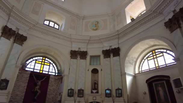 Myadel, Minsk bölgesi. Belarus Temmuz 2021. Scapular 'ın Hanımefendisi Kilisesi. Kilise Rönesans ve Barok 'un birleşimi. — Stok video