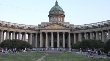 - Rusya. Saint Petersburg Temmuz 2021. Kazan Katedrali. Ağır çekimde katedral
