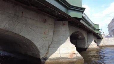 - Rusya. St. Petersburg Temmuz 2021. St. Petersburg kanalları üzerindeki tarihi köprülerin manzarası