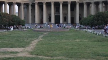- Rusya. Saint Petersburg Temmuz 2021. Kazan Katedrali. Ağır çekimde katedral