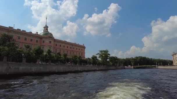 Rusia. San Petersburgo julio de 2021. Arquitectura. Vista del edificio histórico en el centro de la ciudad — Vídeos de Stock