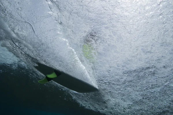 Surfing board pohled z pod vodou — Stock fotografie