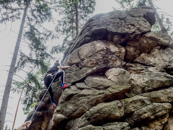 Mädchen Klettern Tafelbergen Polen — Stockfoto