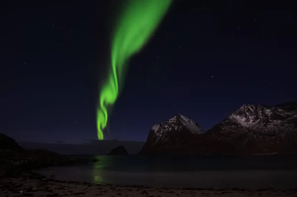 Северное Сияние Над Пляжем Flakstad Lofoten Nordland Norway — стоковое фото